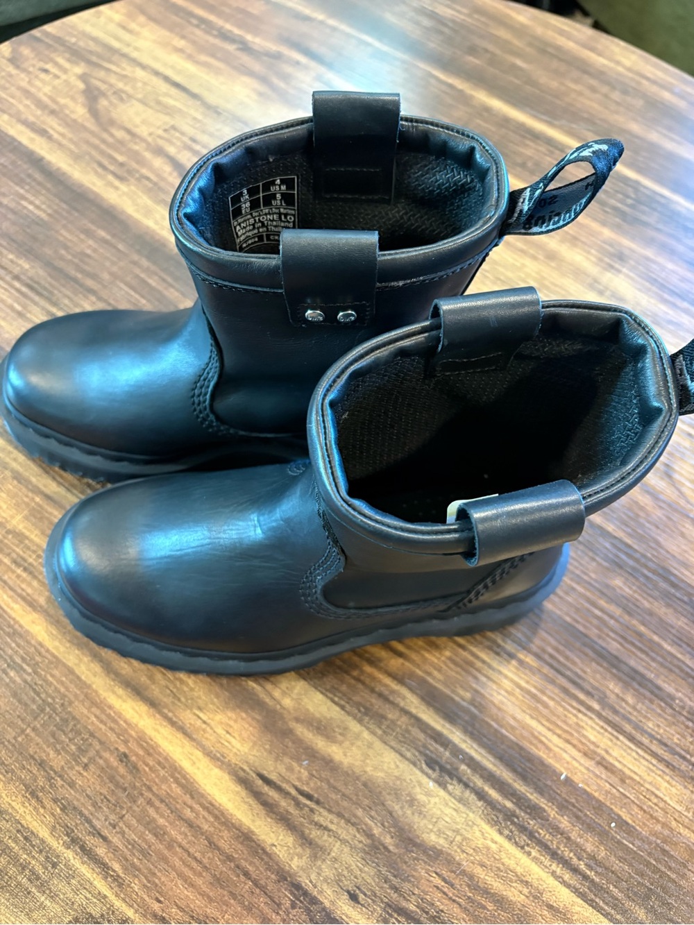 Dr. Martens Black Unisex Pull-Tab Chelsea Boots

Men/4
Women/5